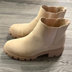 Mysoft Lug Sole Chelsea Boots